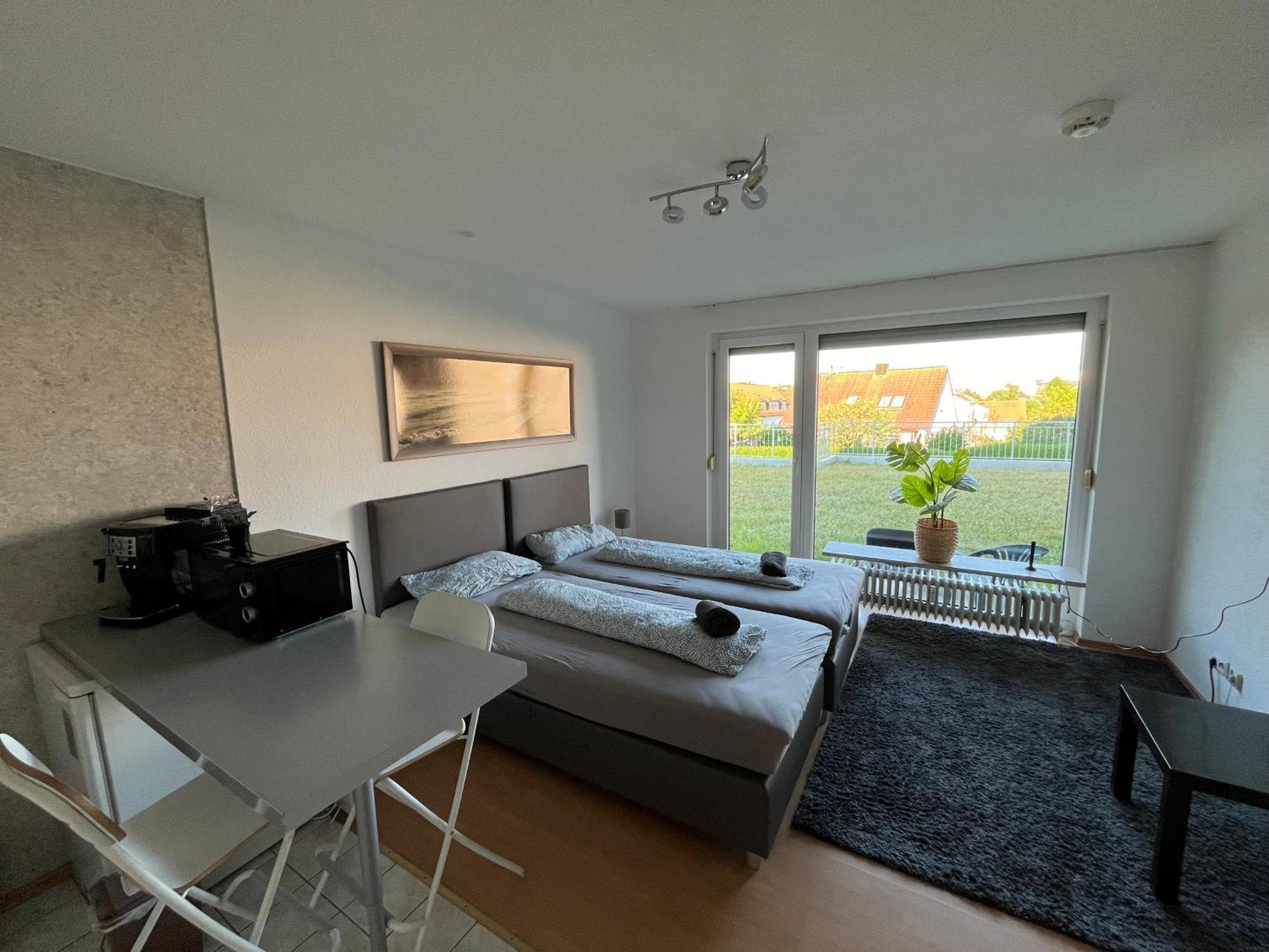 Ruhige Sonnige Wohnung Mit Rooftopterrasse Nahe Universitaet Gerbrunn Exterior foto